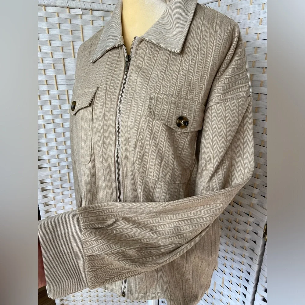 NWT Hem & Thread Chevron Pin Stripe Zip Up Short Jacket Top Multiple Pockets - Picture 4 of 14